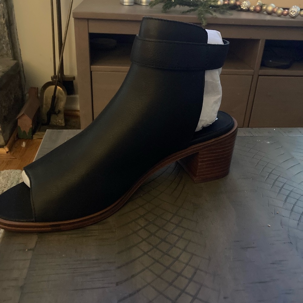 Never Work- They Only Had A 9.5 Left, But Are To … - image 1